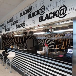 black-and-white-cafe